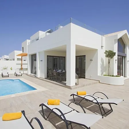 Luxury Villa Near Beach 1Km Swimming Pool Tennis Court Great For All Ages Playa Blanca  Exterior photo