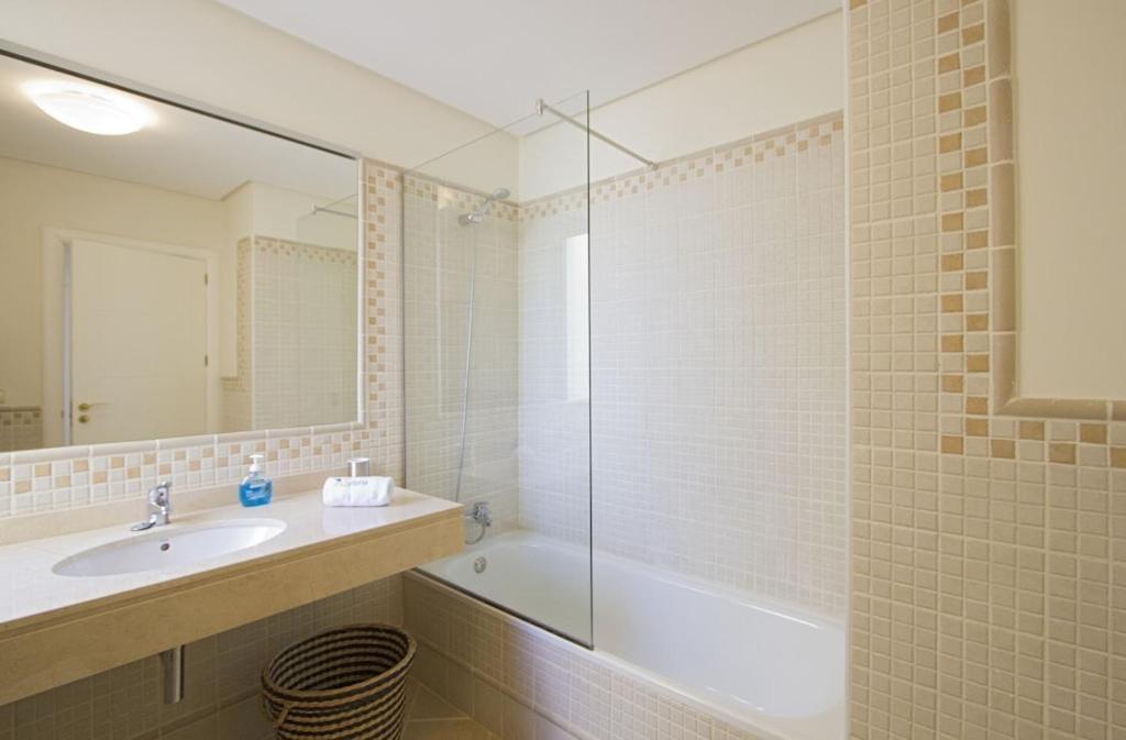 Luxury Near 1km Swimming Pool Tennis Court Great For Ages Willa *