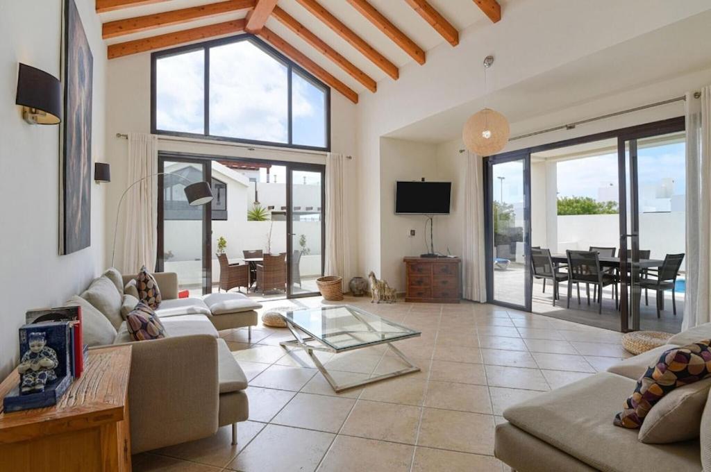Luxury Near 1km Swimming Pool Tennis Court Great For Ages Willa Playa Blanca (Lanzarote)