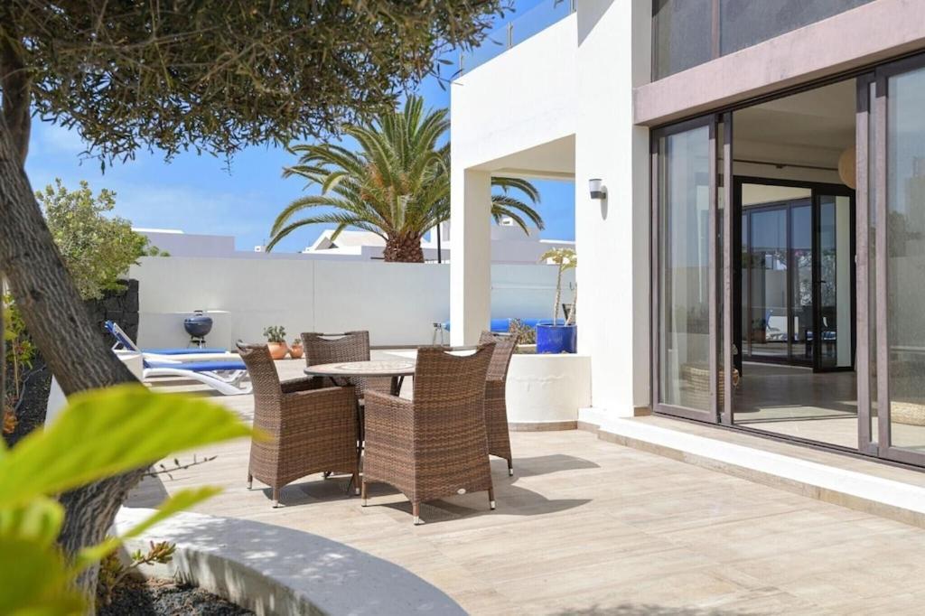 Luxury Near 1km Swimming Pool Tennis Court Great For Ages Willa
