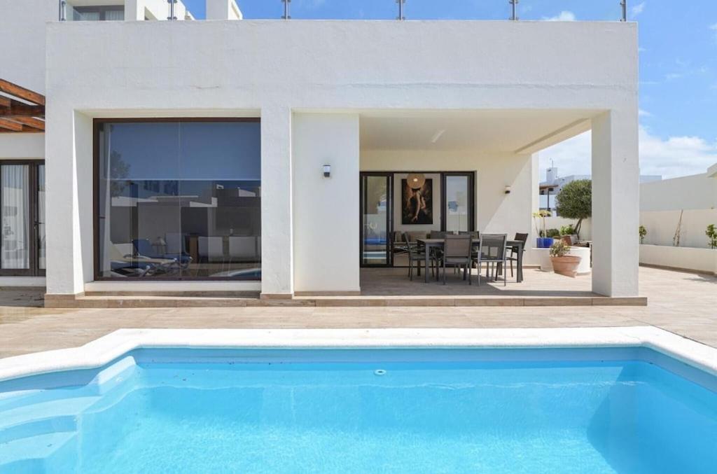 Luxury Near 1km Swimming Pool Tennis Court Great For Ages Willa Playa Blanca (Lanzarote)